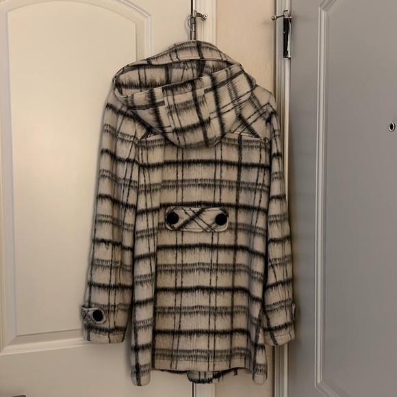 Coat - Picture 4 of 4